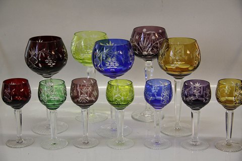 Bøhmisk krystal Vinglas og portvinsglas Farvet
2 stk Røde glas 19.5 cm på lager