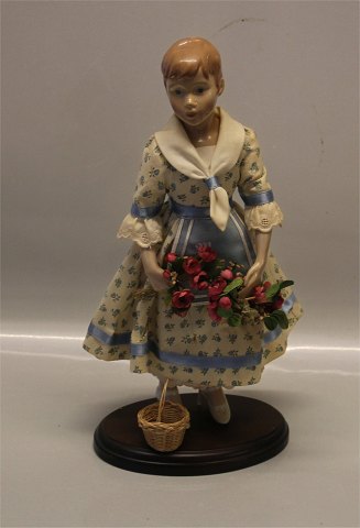 B&G Figurine Annual Doll MArianne