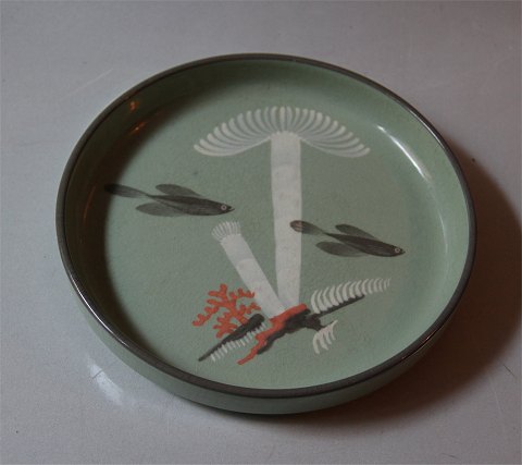 Levant Aluminia 1922-1462 Tray 18 cm, Levant Nils Thorsson 1938-1940  Art 
pottery with fish - coral and seaweed decoration
