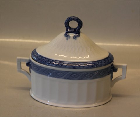Royal Copenhagen Blue Fan Dinnerware 1211-11544 Large lidded sugar bowl 13 x 16 
cm

