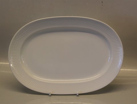 14056 Serving platter, regtangular 23 x 32 cm / 9 1/10" x 12 3/5" Royal 
Copenhagen  Georgiana