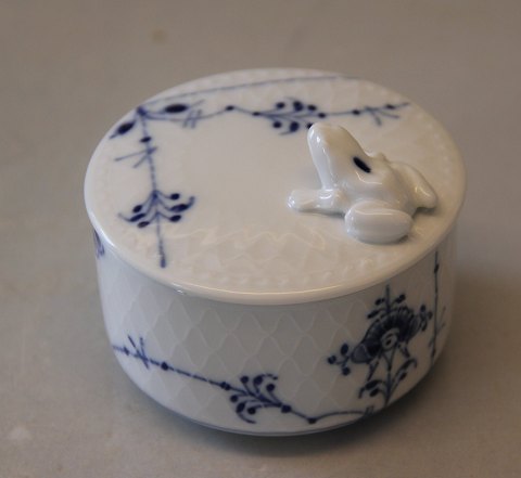 Blue Fluted Palmette Danish Porcelain 246-1 Box with frog on the lid (245-1) 6 x 
7 cm (1017416) Blue Fluted  Palmette
