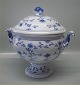 B&G Blue Butterfly porcelain
Huge Old Tureen 38 cm