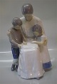 B&G Figurine B&G 1644 Mother with children reading a book  IPI 28 cm
