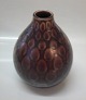 Aluminia kunstfajance 2633 Marselis Brun Vase, pæreformet med små ovaler 13 cm 
Nils Thorsson 1953