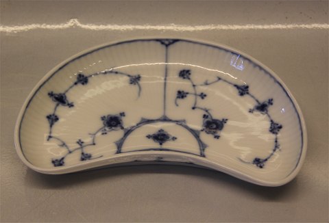 B&G Blue Traditional porcelain ribbed 041 a Crescent Dish 16 cm
