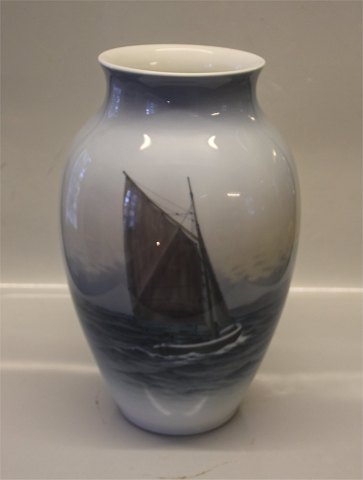 Kongelig Dansk 4044-2869 Kgl. Marine vase med sejlskib 33 cm 
