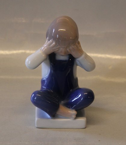 Royal Copenhagen figurine  5460 RC "See no evil" 9 cm  Hanne Varming 
