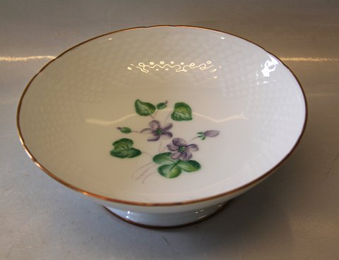 B&G Blue Anemone  white porcelain 223 Bowl on foot, (medium) 7 x 20 cm (428)
