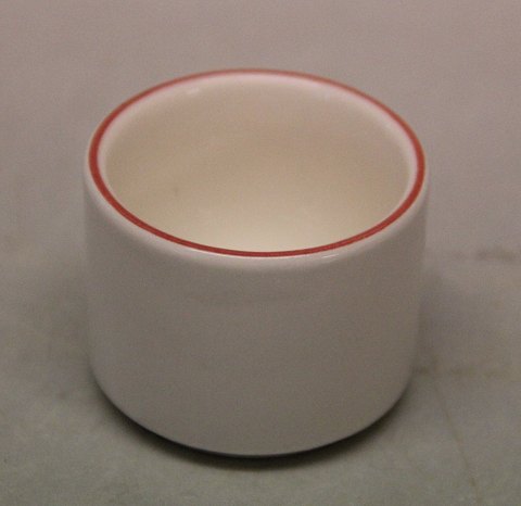 Royal Copenhagen faience red top or red line -4 ALL Seasons 3050 Egg cup 3.5 x 
4.5 cm (696)