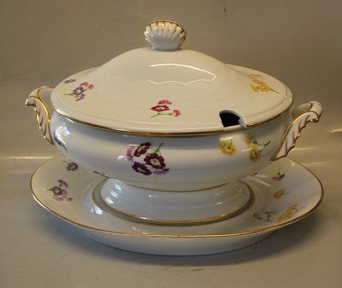 Unknovn? old Pattern with flowers and gold Royal Copenhagen