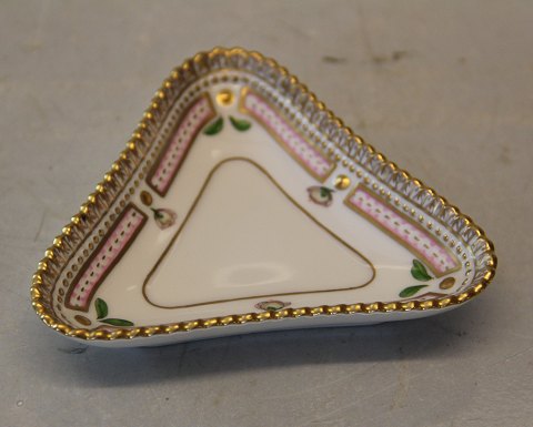 Kongelig Dansk Porcelæn Flora Danica 20-3576 Triangular saucer for cream cup ca 
11.2 cm