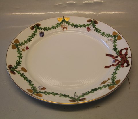 627 Large plate 27 cm (1017457-2503627) Star Fluted Christmas Royal Copenhagen 
