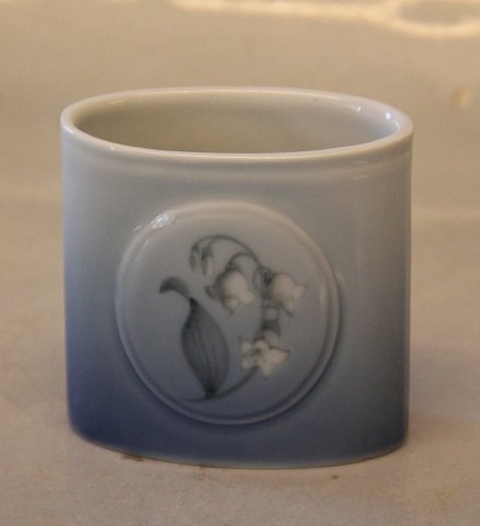B&G 57-240 Tandstik vase, oval 6.5 x 6.5 cm
 Blåt B&G  porcelæn, liljekonval, form 643