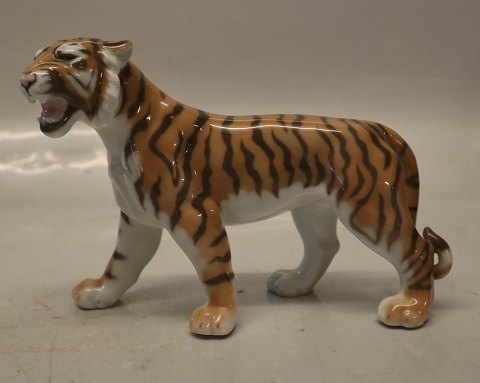 0805 RC Tiger  12 x 17 cm Chinese Zodiac figurine Year of the Tiger  2010 Royal 
Copenhagen 
