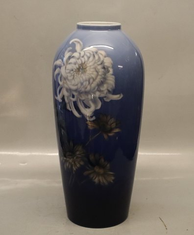 B&G 7071-14 Vase with white flower on blue background 36 cm Signed EB B&G 
Porcelain
