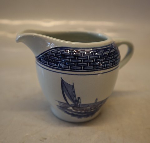 0954-46 Creamer 8 cm 15 cl. Aluminia Faience Tranquebar Navy # 46