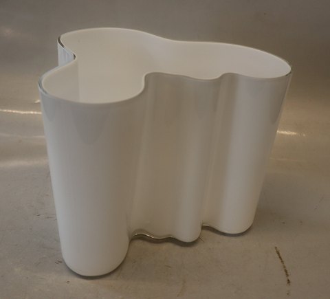 Alvar Alto Savoy Vase - white opaline glass 16.5 x 21 cm