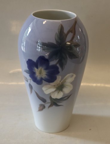 2679-295 RC Vase with blue & white flower 19 cm Royal Copenhagen 