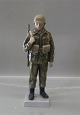 B&G figur
B&G 2444 Soldat - artillerist i kampuniform 29 cm